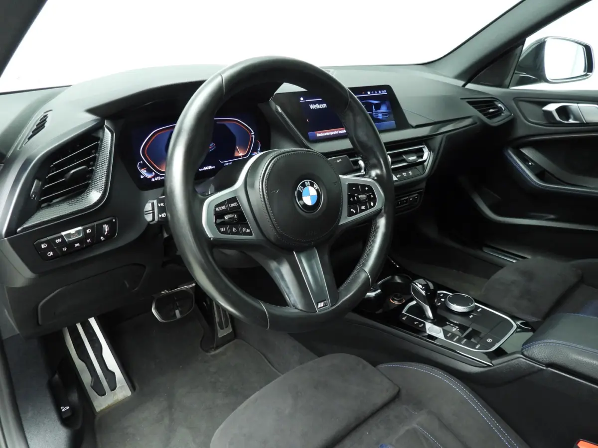 218i | M-Sportpakket | LED | Navigatie | M-Zetels | Shadow line | DAB | Hifi speakers | Alu 18 inch