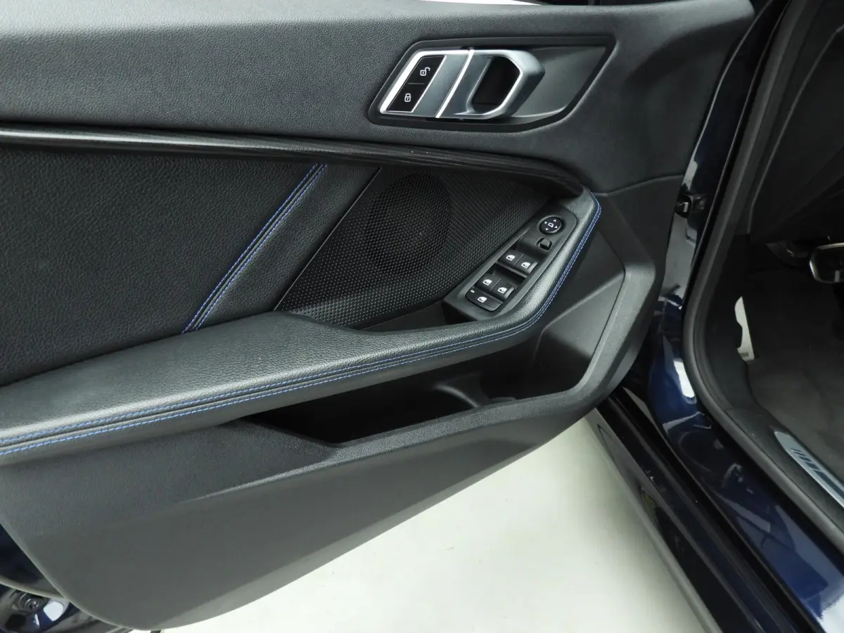 218i | M-Sportpakket | LED | Navigatie | M-Zetels | Shadow line | DAB | Hifi speakers | Alu 18 inch