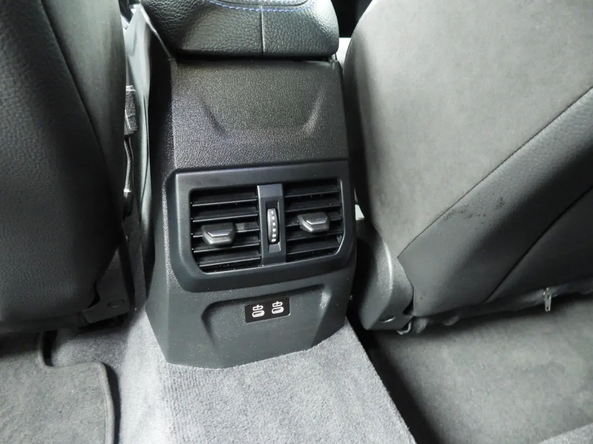 218i | M-Sportpakket | LED | Navigatie | M-Zetels | Shadow line | DAB | Hifi speakers | Alu 18 inch