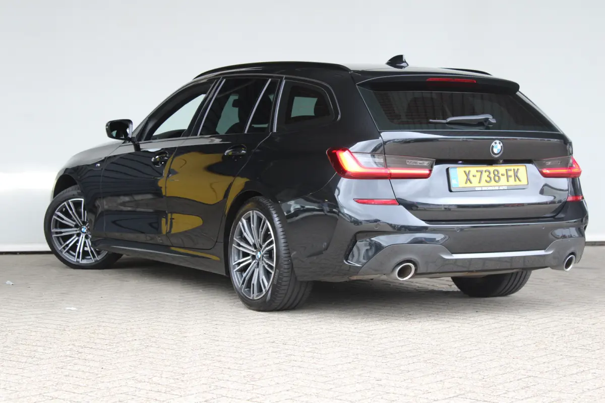 320i High Executive | M sport | Alcantara | Stoelverwarming | Elektr. Achterklep | Sportstoelen |
