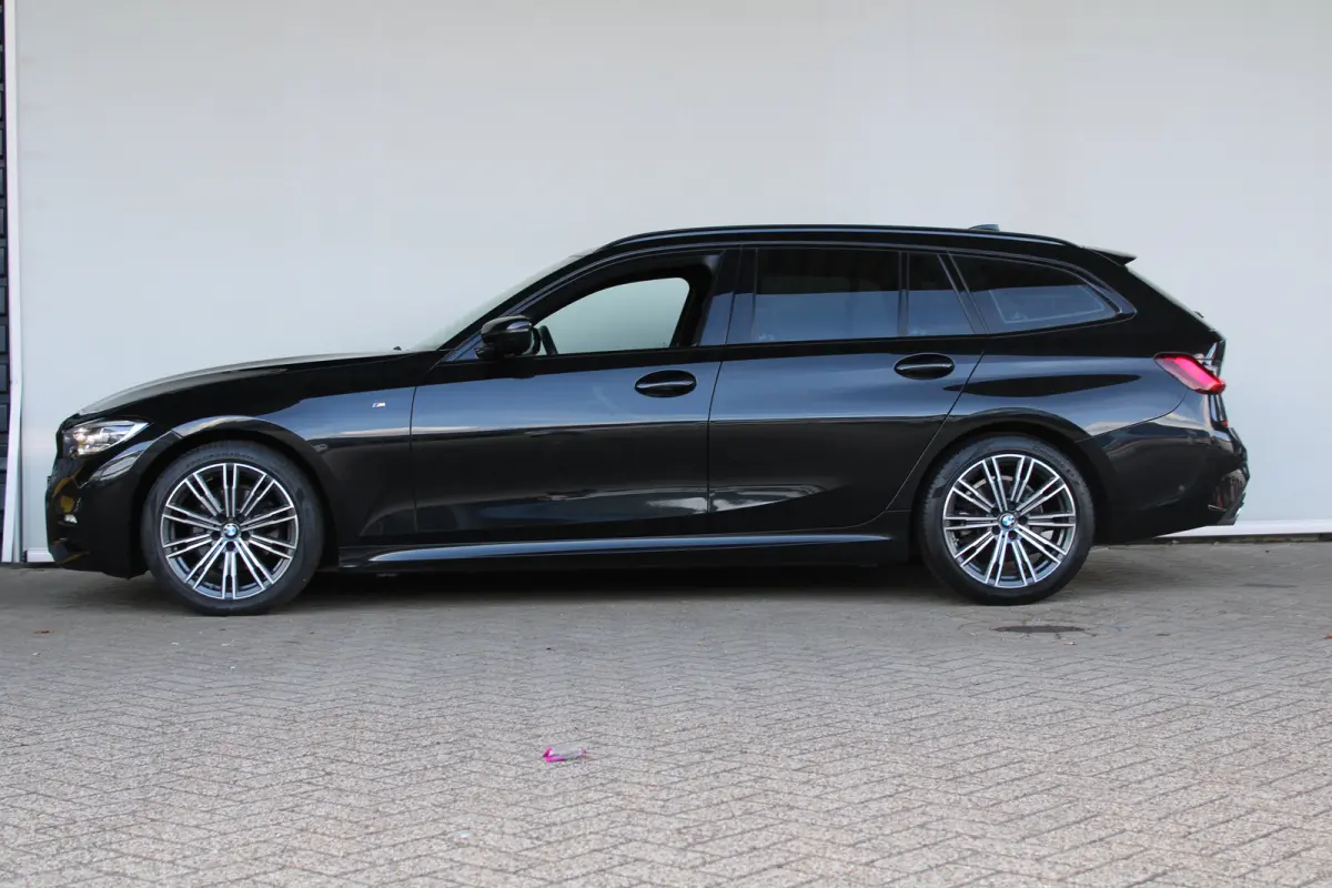 320i High Executive | M sport | Alcantara | Stoelverwarming | Elektr. Achterklep | Sportstoelen |