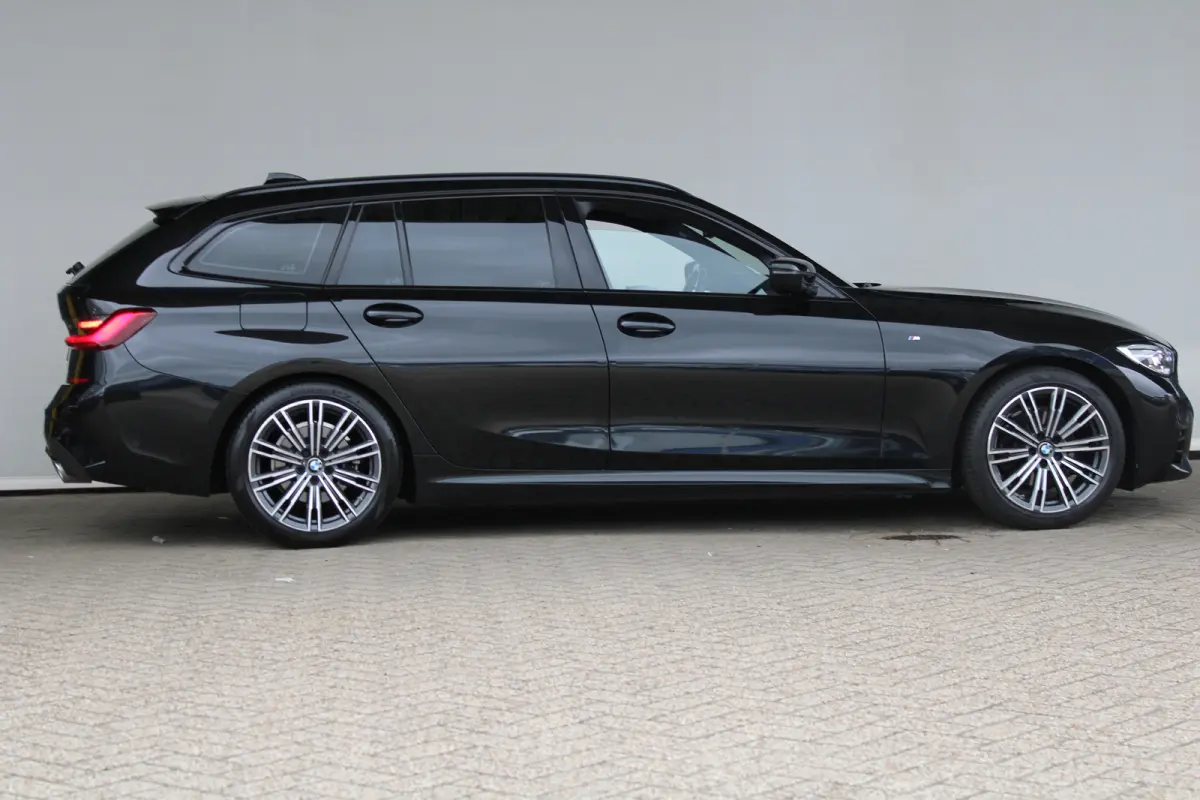 320i High Executive | M sport | Alcantara | Stoelverwarming | Elektr. Achterklep | Sportstoelen |