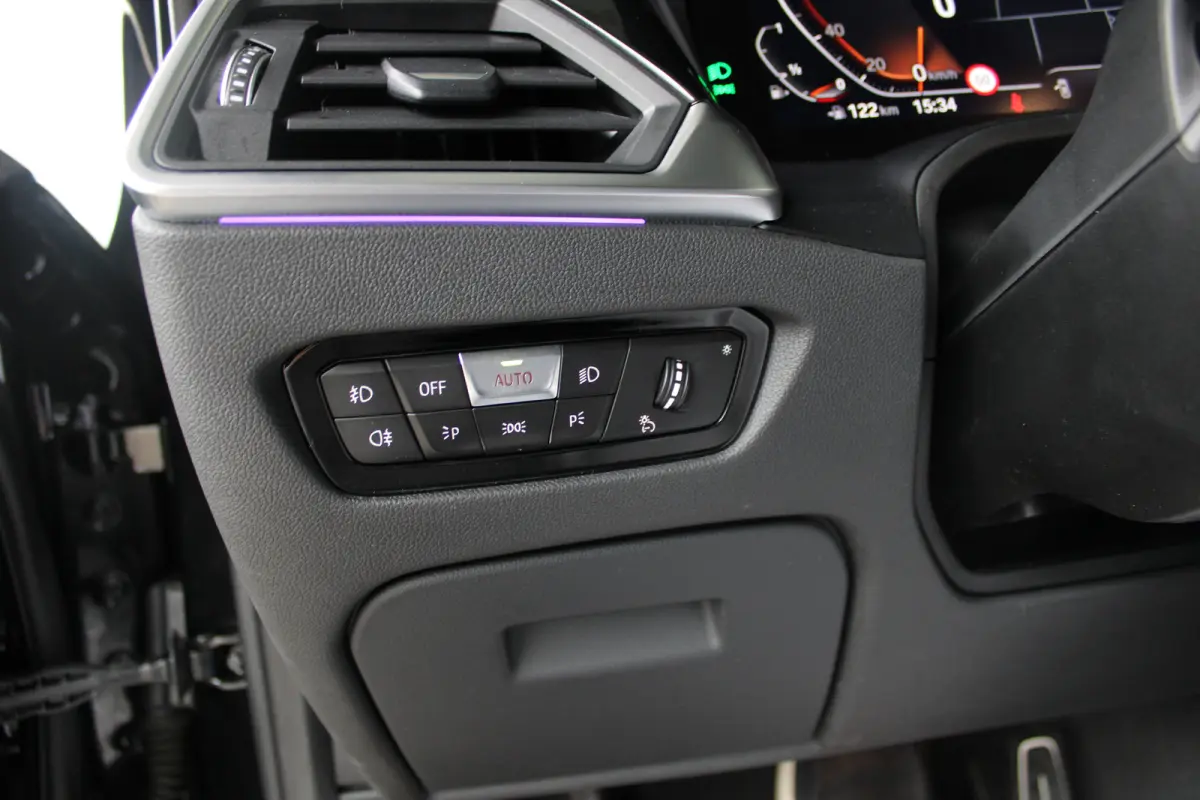 320i High Executive | M sport | Alcantara | Stoelverwarming | Elektr. Achterklep | Sportstoelen |