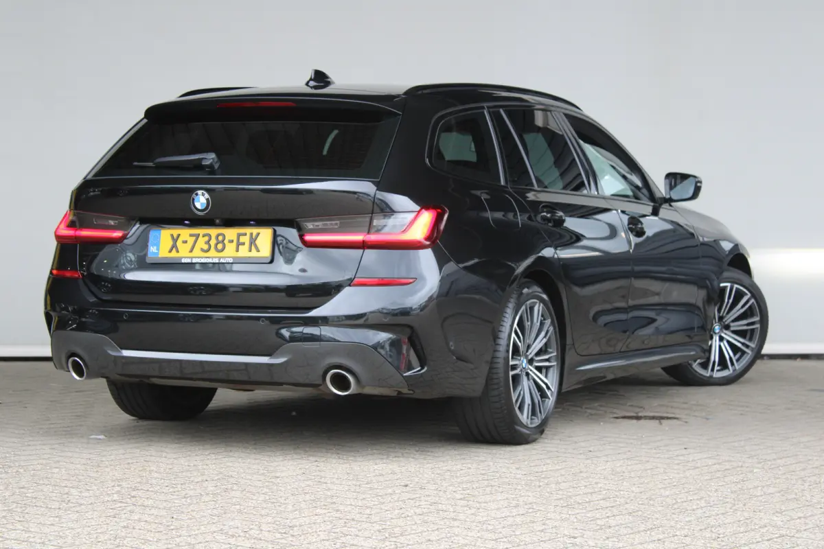 320i High Executive | M sport | Alcantara | Stoelverwarming | Elektr. Achterklep | Sportstoelen |