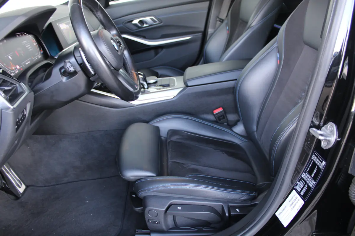 320i High Executive | M sport | Alcantara | Stoelverwarming | Elektr. Achterklep | Sportstoelen |