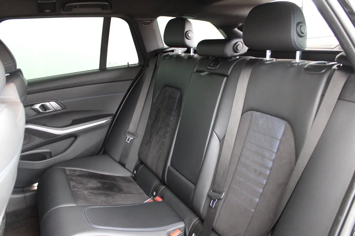 320i High Executive | M sport | Alcantara | Stoelverwarming | Elektr. Achterklep | Sportstoelen |