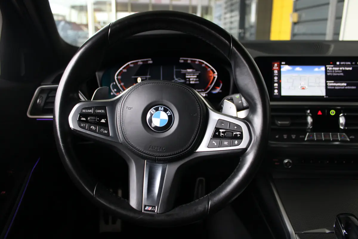 320i High Executive | M sport | Alcantara | Stoelverwarming | Elektr. Achterklep | Sportstoelen |