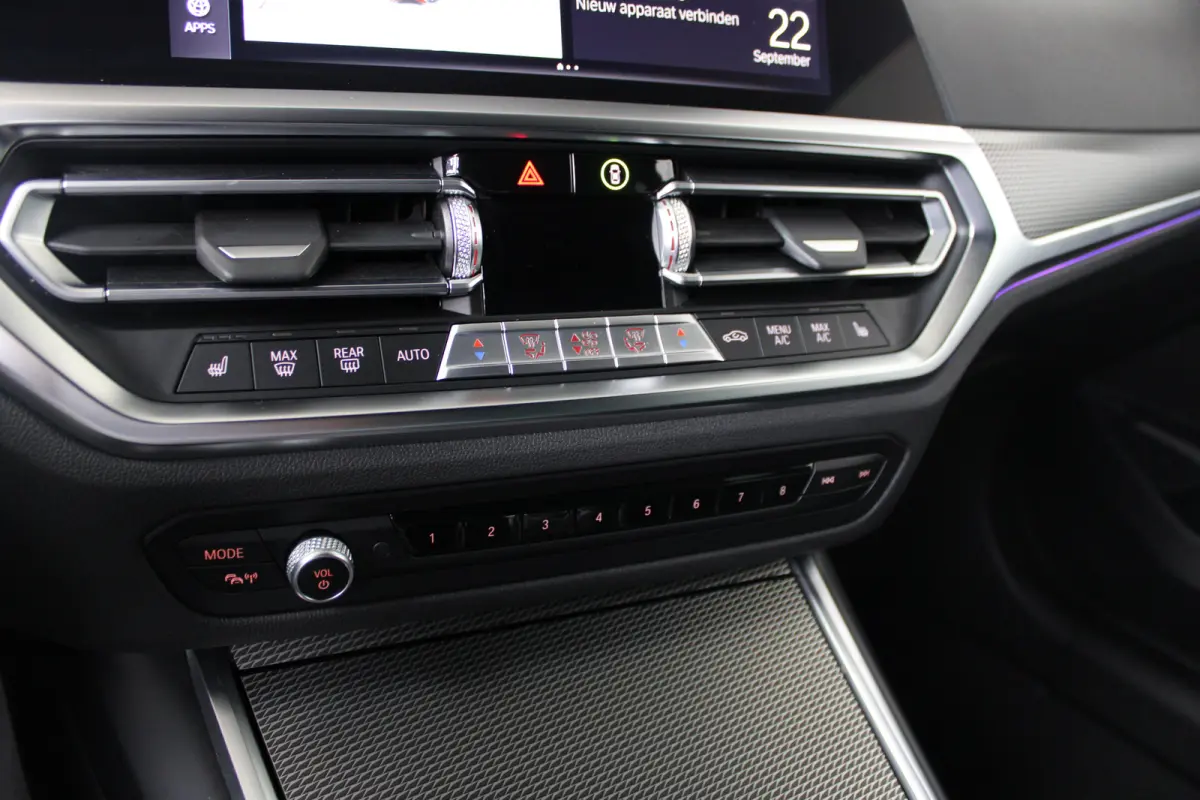 320i High Executive | M sport | Alcantara | Stoelverwarming | Elektr. Achterklep | Sportstoelen |