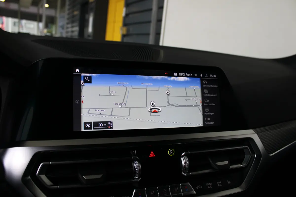 320i High Executive | M sport | Alcantara | Stoelverwarming | Elektr. Achterklep | Sportstoelen |