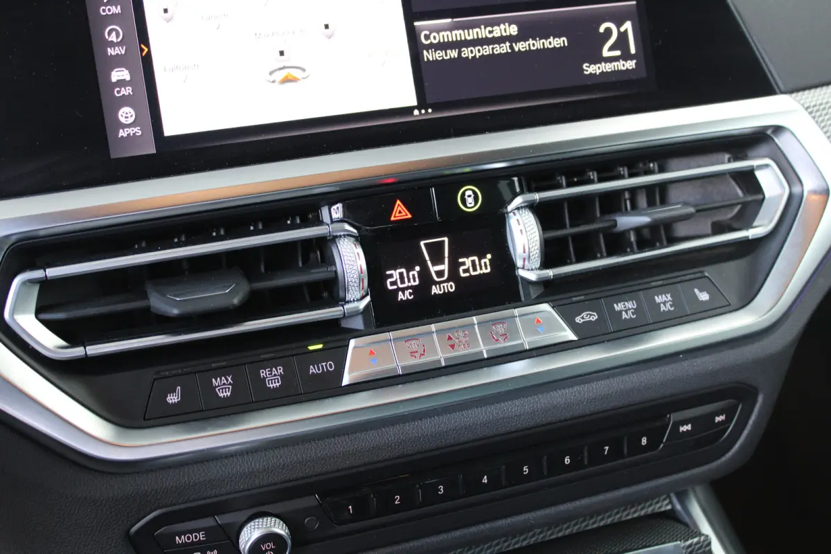 320i High Executive | M sport | Alcantara | Stoelverwarming | Elektr. Achterklep | Sportstoelen |