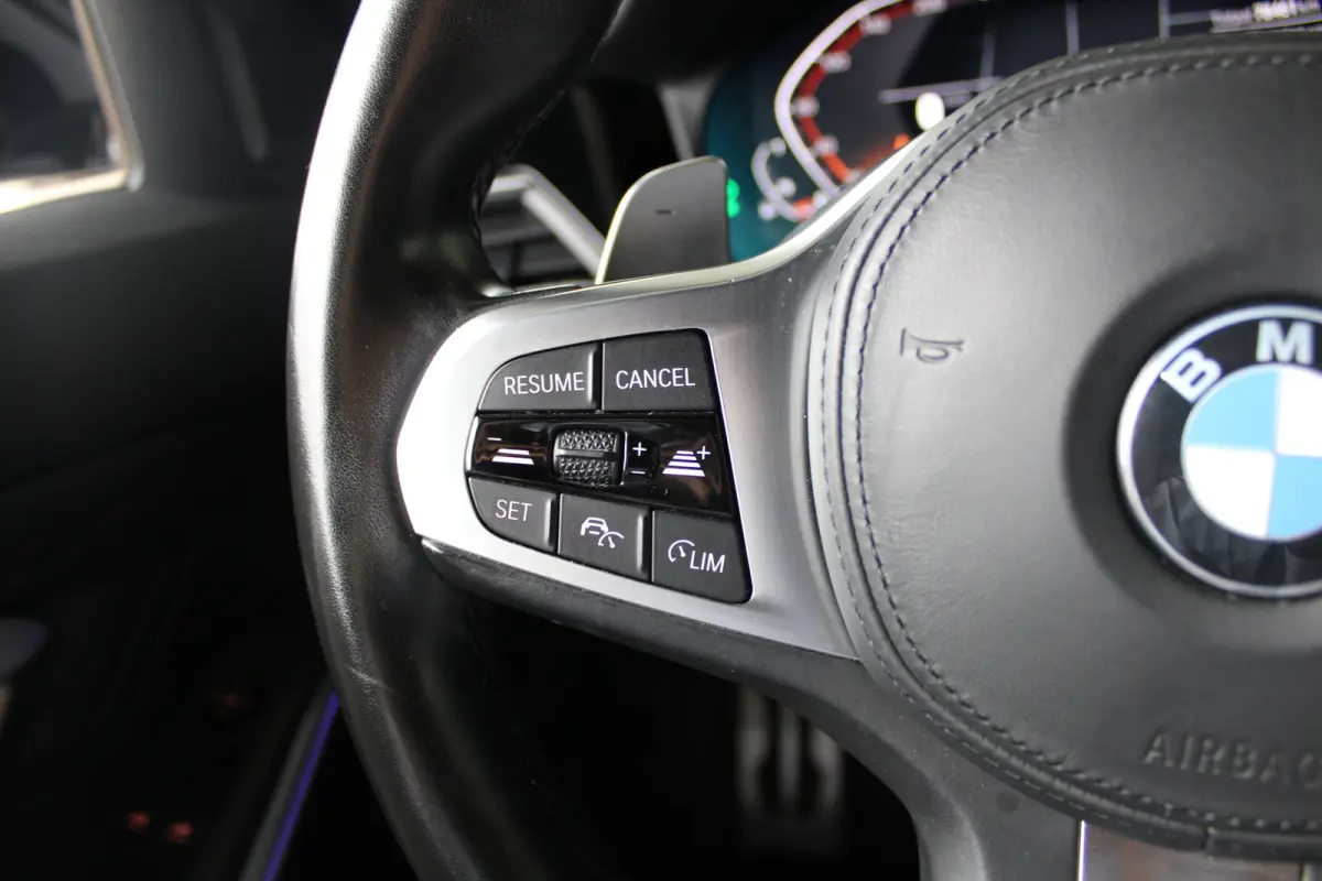 320i High Executive | M sport | Alcantara | Stoelverwarming | Elektr. Achterklep | Sportstoelen |