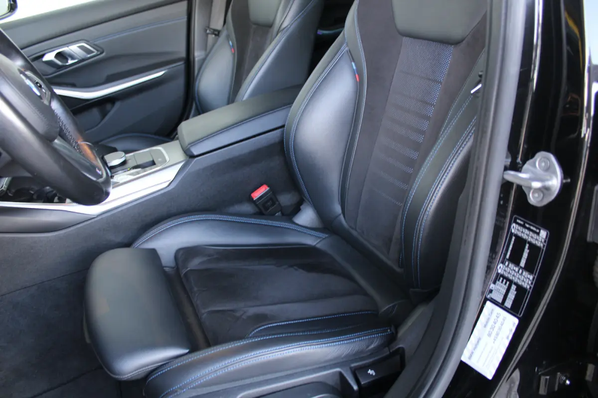 320i High Executive | M sport | Alcantara | Stoelverwarming | Elektr. Achterklep | Sportstoelen |