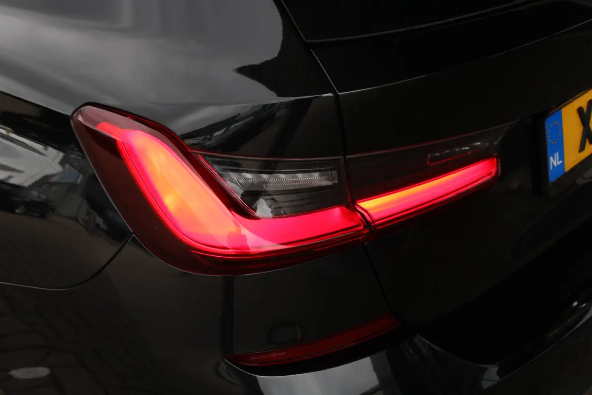 320i High Executive | M sport | Alcantara | Stoelverwarming | Elektr. Achterklep | Sportstoelen |