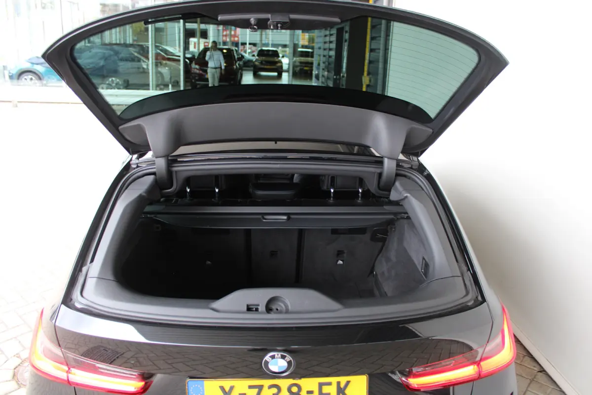 320i High Executive | M sport | Alcantara | Stoelverwarming | Elektr. Achterklep | Sportstoelen |