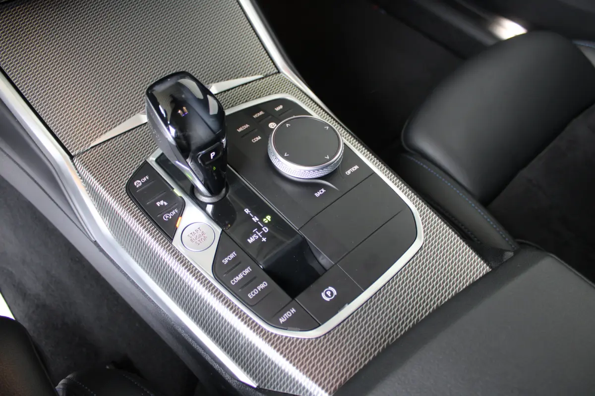 320i High Executive | M sport | Alcantara | Stoelverwarming | Elektr. Achterklep | Sportstoelen |