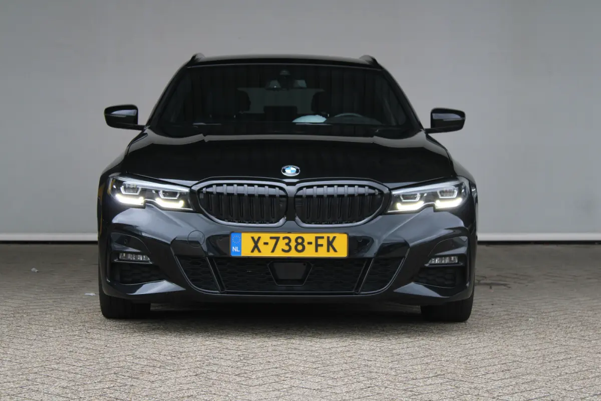 320i High Executive | M sport | Alcantara | Stoelverwarming | Elektr. Achterklep | Sportstoelen |