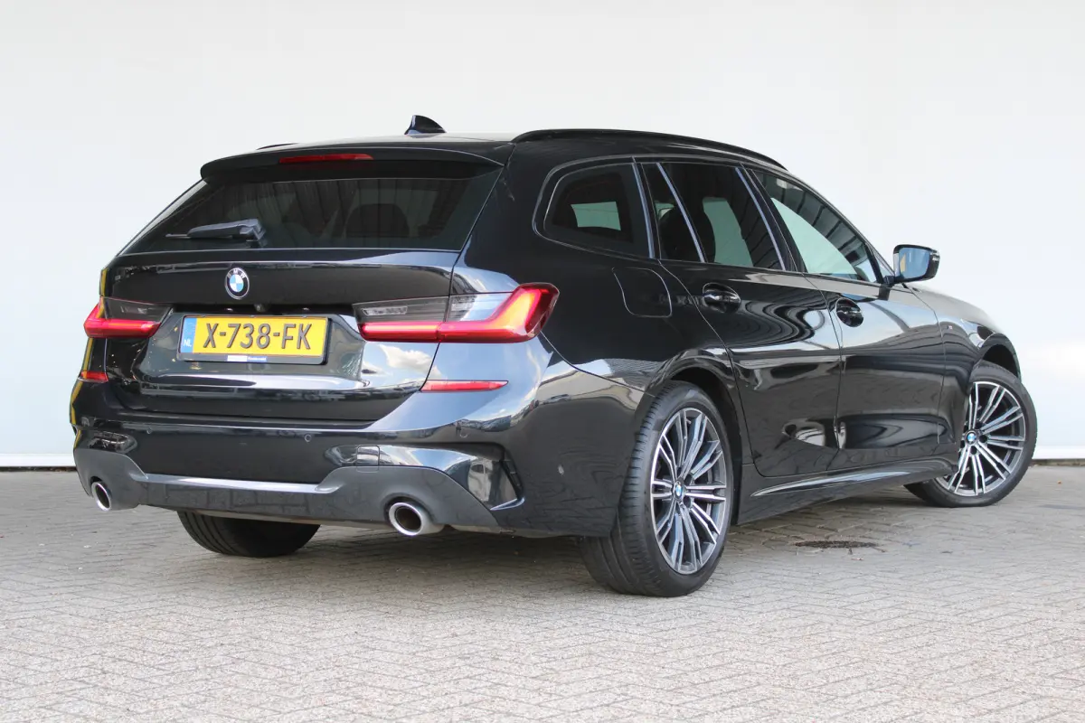 320i High Executive | M sport | Alcantara | Stoelverwarming | Elektr. Achterklep | Sportstoelen |