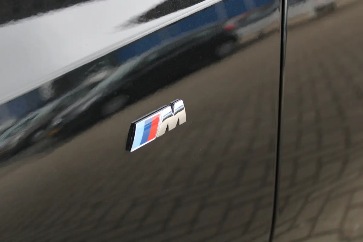 320i High Executive | M sport | Alcantara | Stoelverwarming | Elektr. Achterklep | Sportstoelen |