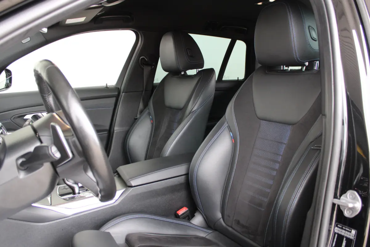 320i High Executive | M sport | Alcantara | Stoelverwarming | Elektr. Achterklep | Sportstoelen |