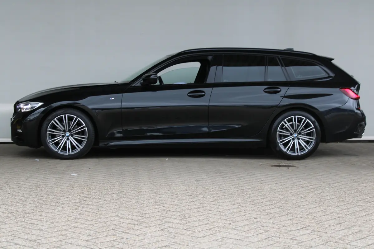320i High Executive | M sport | Alcantara | Stoelverwarming | Elektr. Achterklep | Sportstoelen |