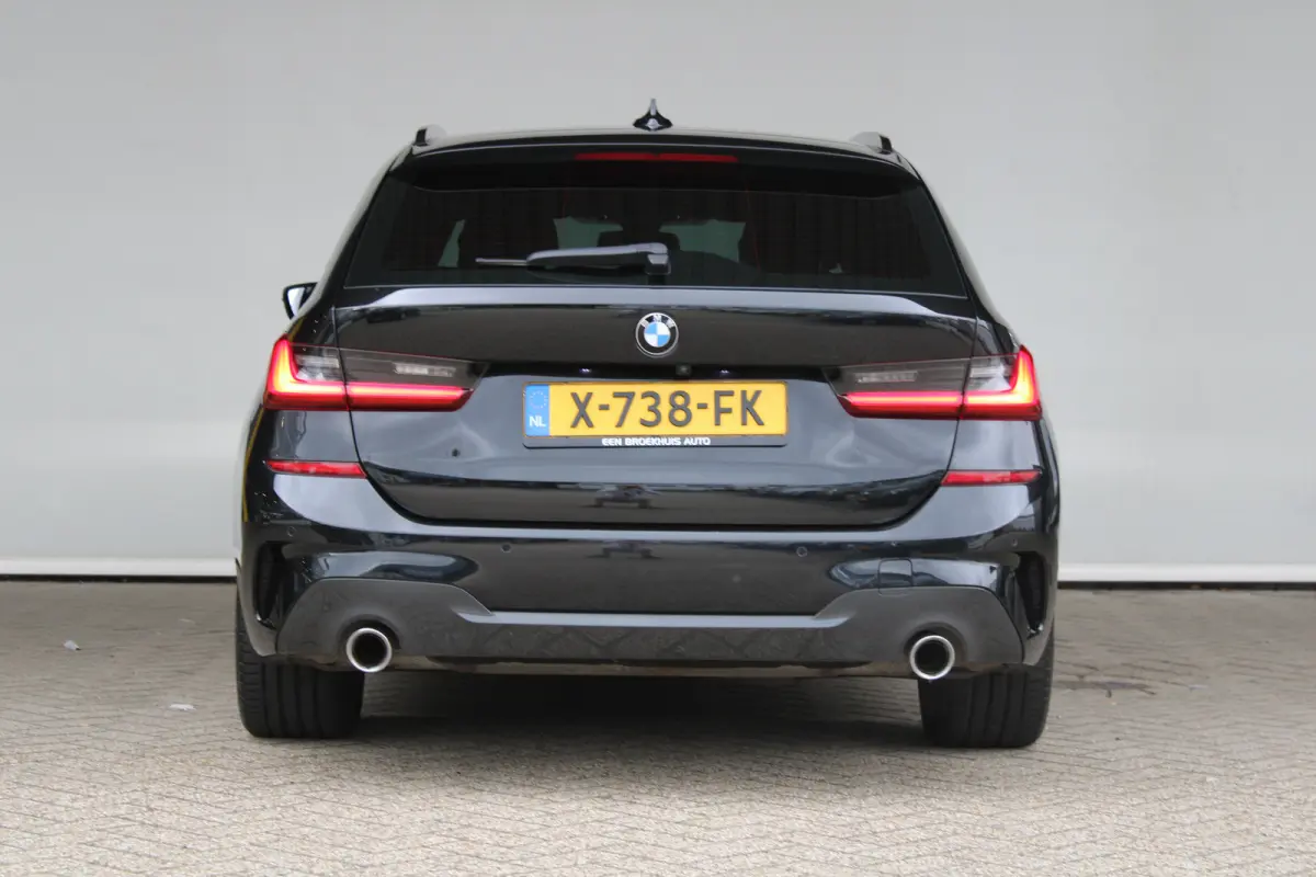 320i High Executive | M sport | Alcantara | Stoelverwarming | Elektr. Achterklep | Sportstoelen |