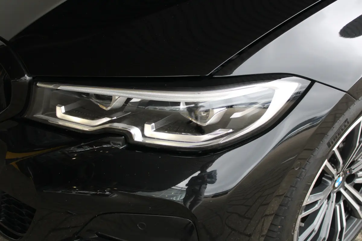 320i High Executive | M sport | Alcantara | Stoelverwarming | Elektr. Achterklep | Sportstoelen |
