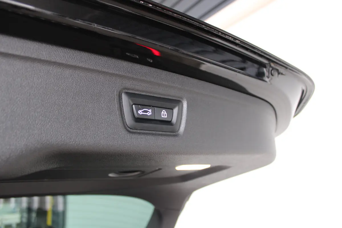 320i High Executive | M sport | Alcantara | Stoelverwarming | Elektr. Achterklep | Sportstoelen |