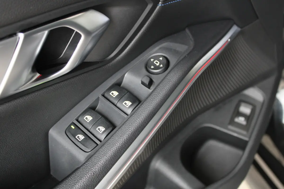 320i High Executive | M sport | Alcantara | Stoelverwarming | Elektr. Achterklep | Sportstoelen |