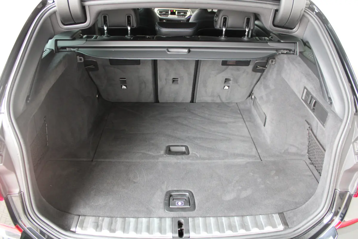 320i High Executive | M sport | Alcantara | Stoelverwarming | Elektr. Achterklep | Sportstoelen |