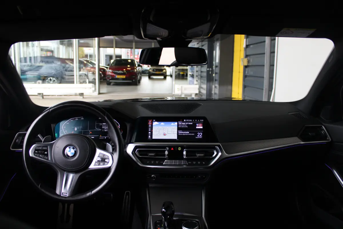 320i High Executive | M sport | Alcantara | Stoelverwarming | Elektr. Achterklep | Sportstoelen |