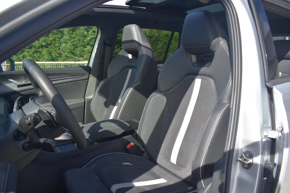 Sportline Business | SCHUIFDAK | STOEL+STUUR VERW. | ELEK.STOELEN | TREKHAAK | ADAPT.CRUISE | 3-ZONE CLIMA | DAB+ | CAMERA | FULL.LED |