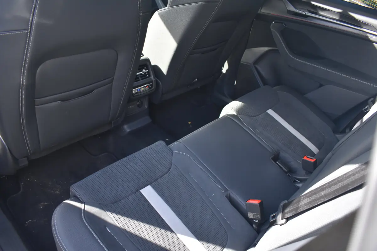 Sportline Business | SCHUIFDAK | STOEL+STUUR VERW. | ELEK.STOELEN | TREKHAAK | ADAPT.CRUISE | 3-ZONE CLIMA | DAB+ | CAMERA | FULL.LED |