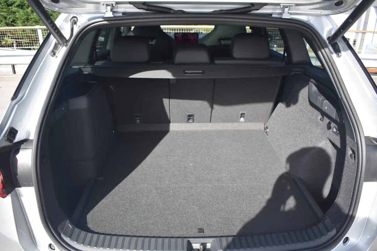 Sportline Business | SCHUIFDAK | STOEL+STUUR VERW. | ELEK.STOELEN | TREKHAAK | ADAPT.CRUISE | 3-ZONE CLIMA | DAB+ | CAMERA | FULL.LED |