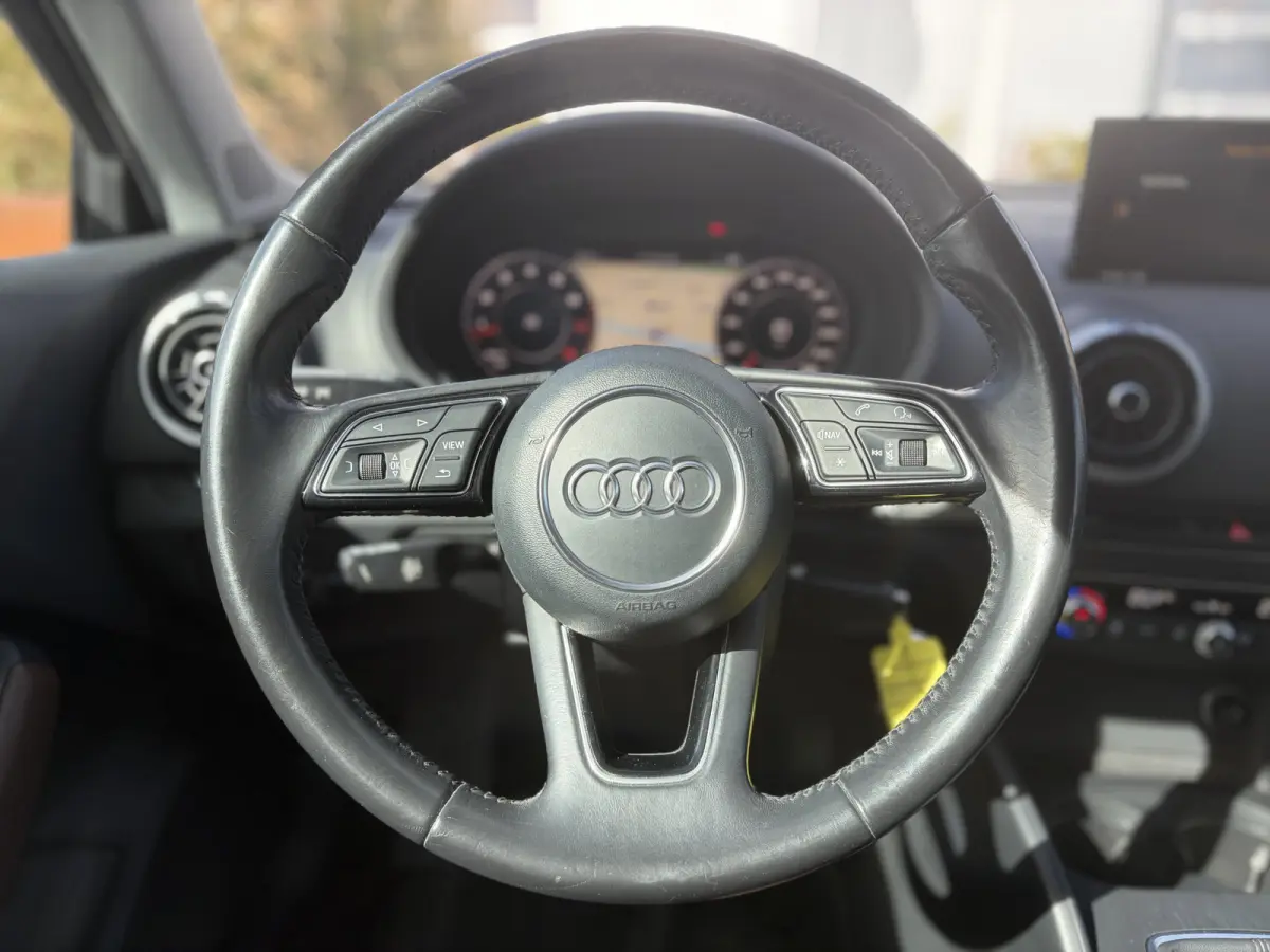 1.4 TFSI CoD Design Pro Line Plus 150pk | Virtual Cockpit | Bluetooth | Cruise control | LED koplampen | Navigatiesysteem full map + hard disk | Parkeersensor voor en achter | Perfect onderh