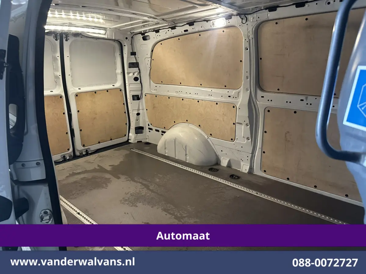 116 CDI 164pk 9G-Tronic Automaat L3H1 Euro6 Airco | Camera | Navigatie | Adaptieve Cruisecontrol Stoelverwarming, Bijrijdersbank