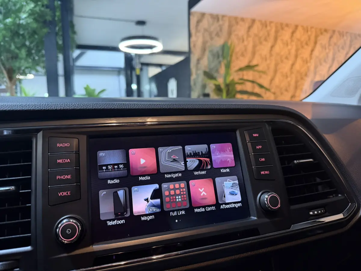 1.0 EcoTSI Style Edition|Lava Blue|Dealer Onderhouden|AllSeason|Virtual Cockpit|LED|Navi|CarPlay|Cruise|PDC|Rijklaar