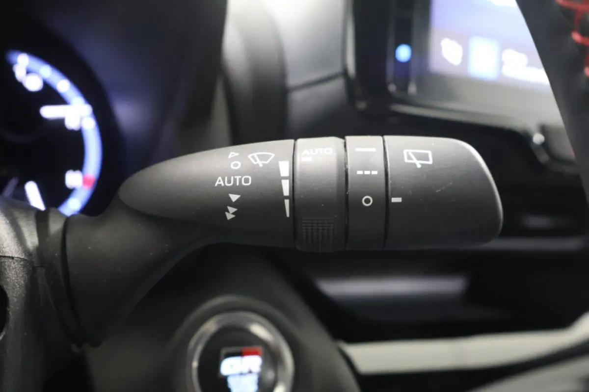 1.5 Hybrid GR Sport | Two-Tone | HUD