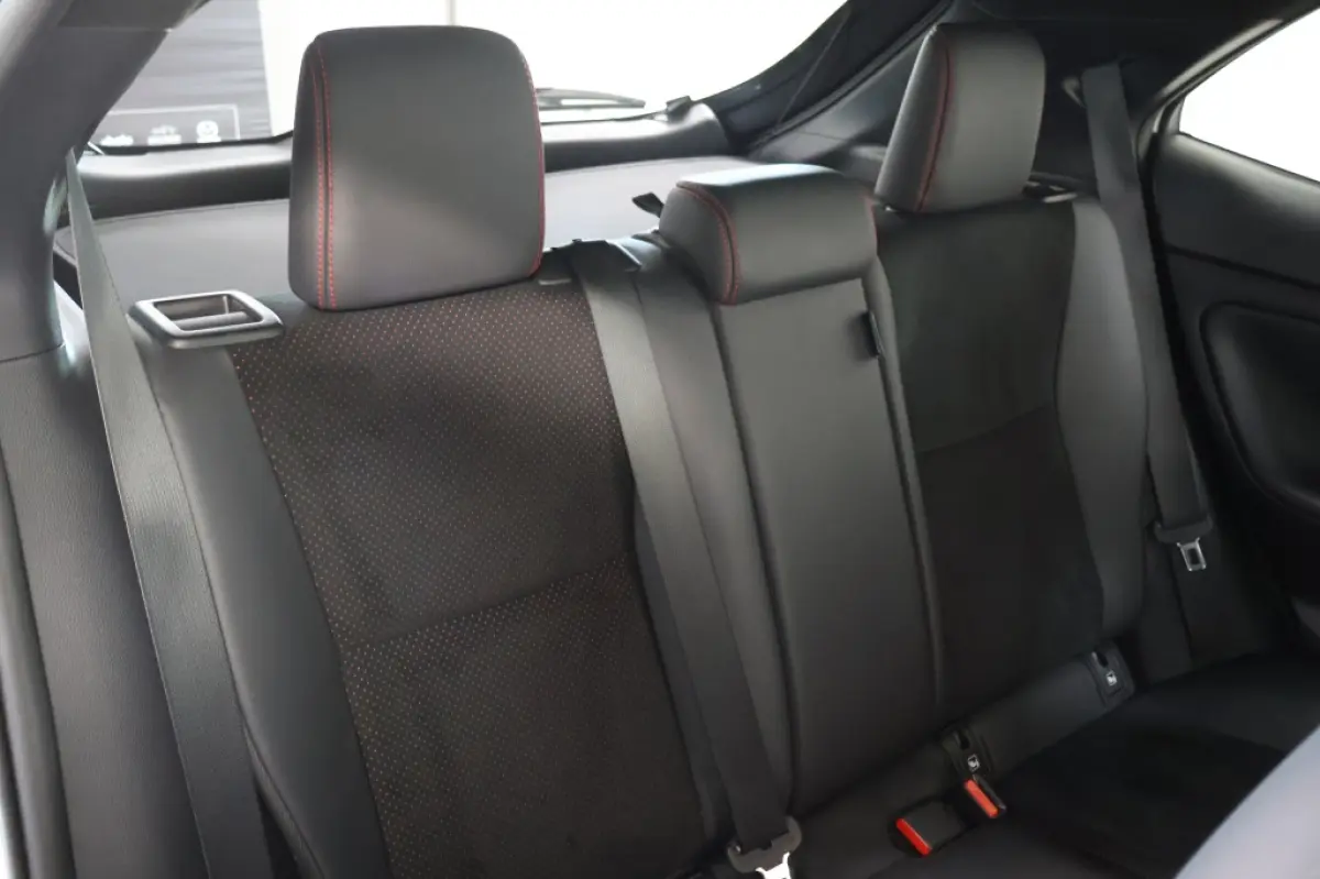 1.5 Hybrid GR Sport | Two-Tone | HUD
