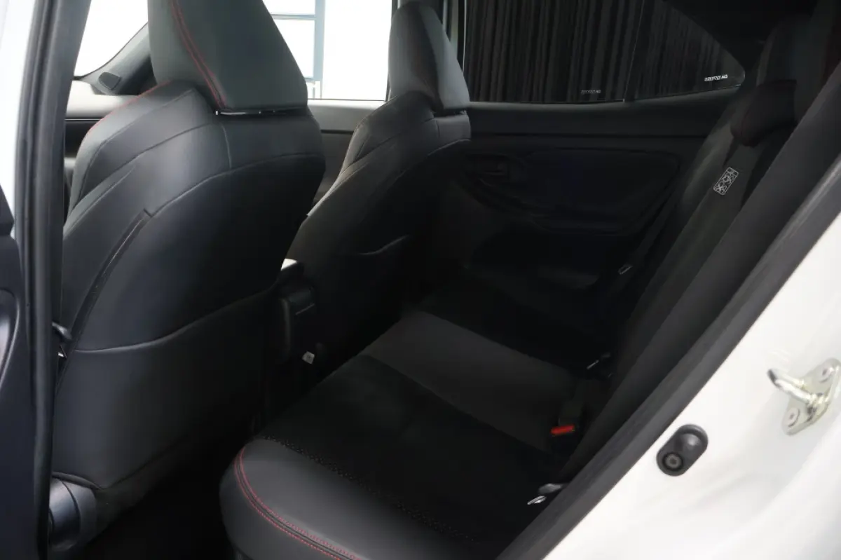 1.5 Hybrid GR Sport | Two-Tone | HUD