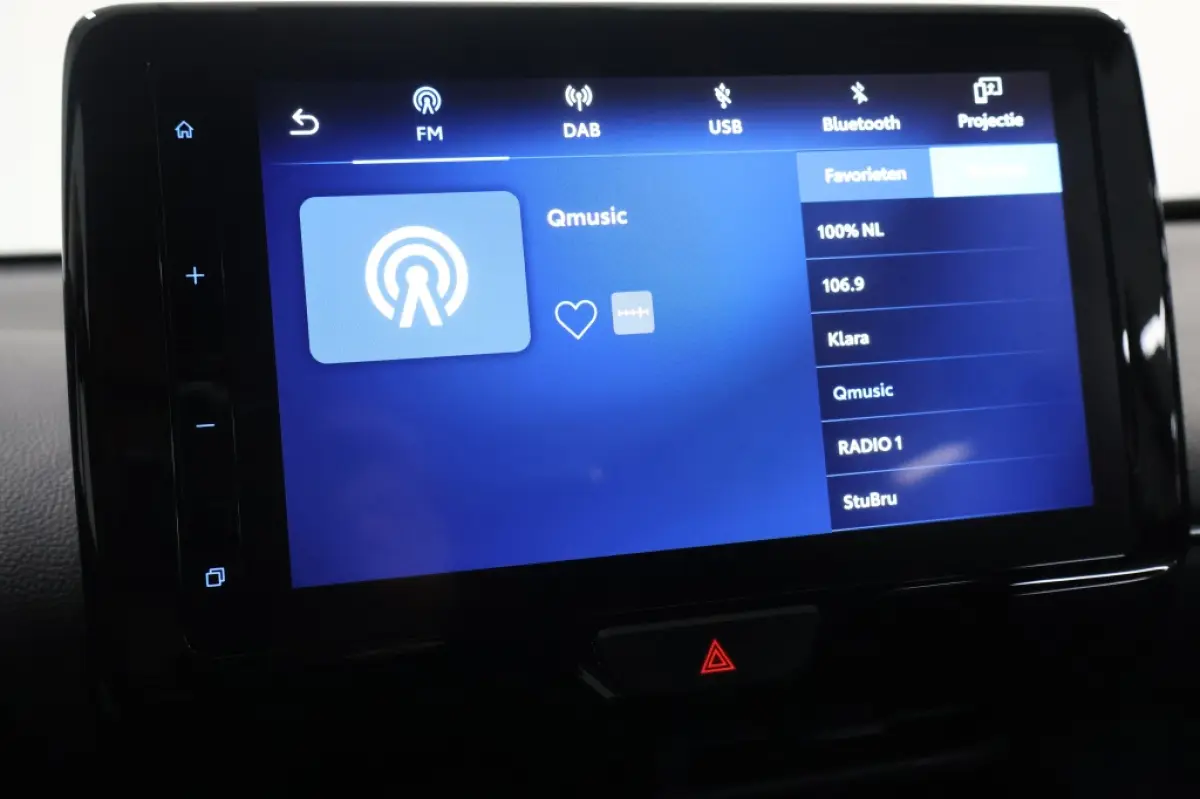 1.5 Hybrid GR Sport | Two-Tone | HUD