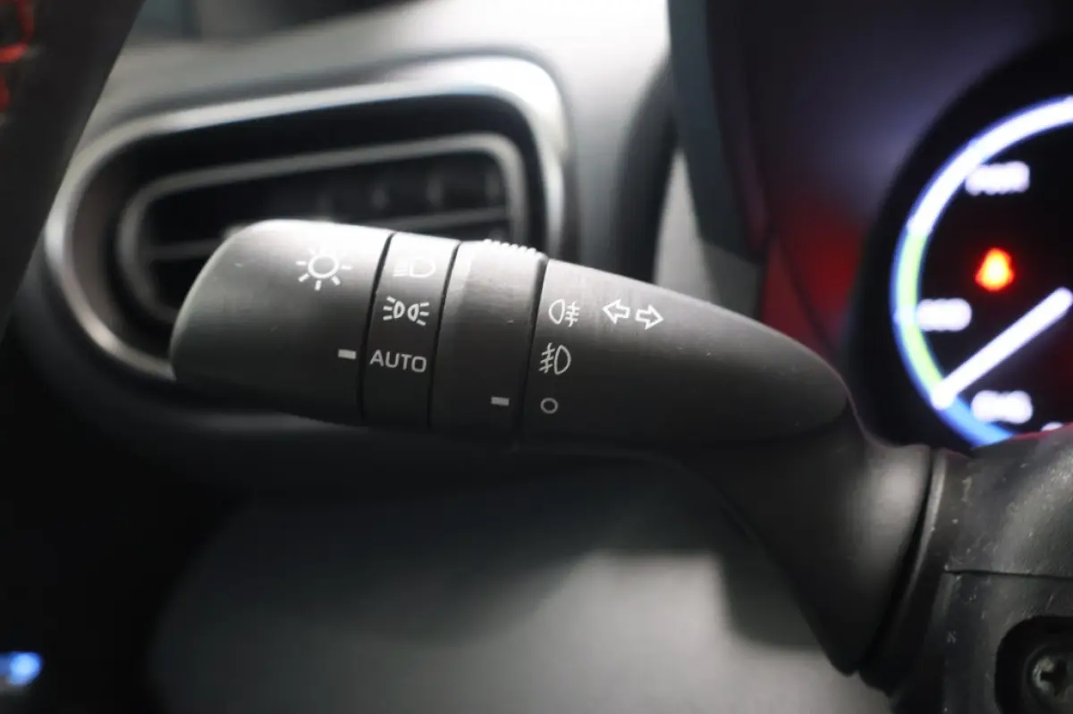 1.5 Hybrid GR Sport | Two-Tone | HUD