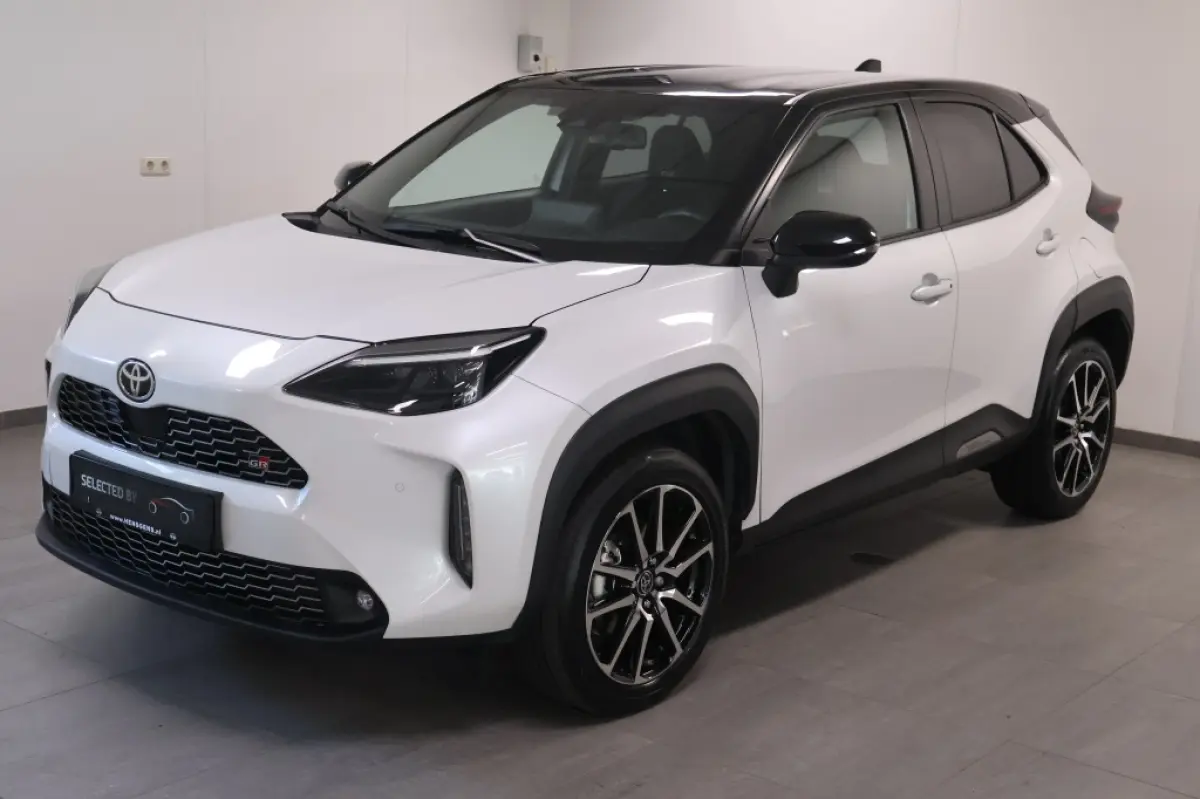 1.5 Hybrid GR Sport | Two-Tone | HUD