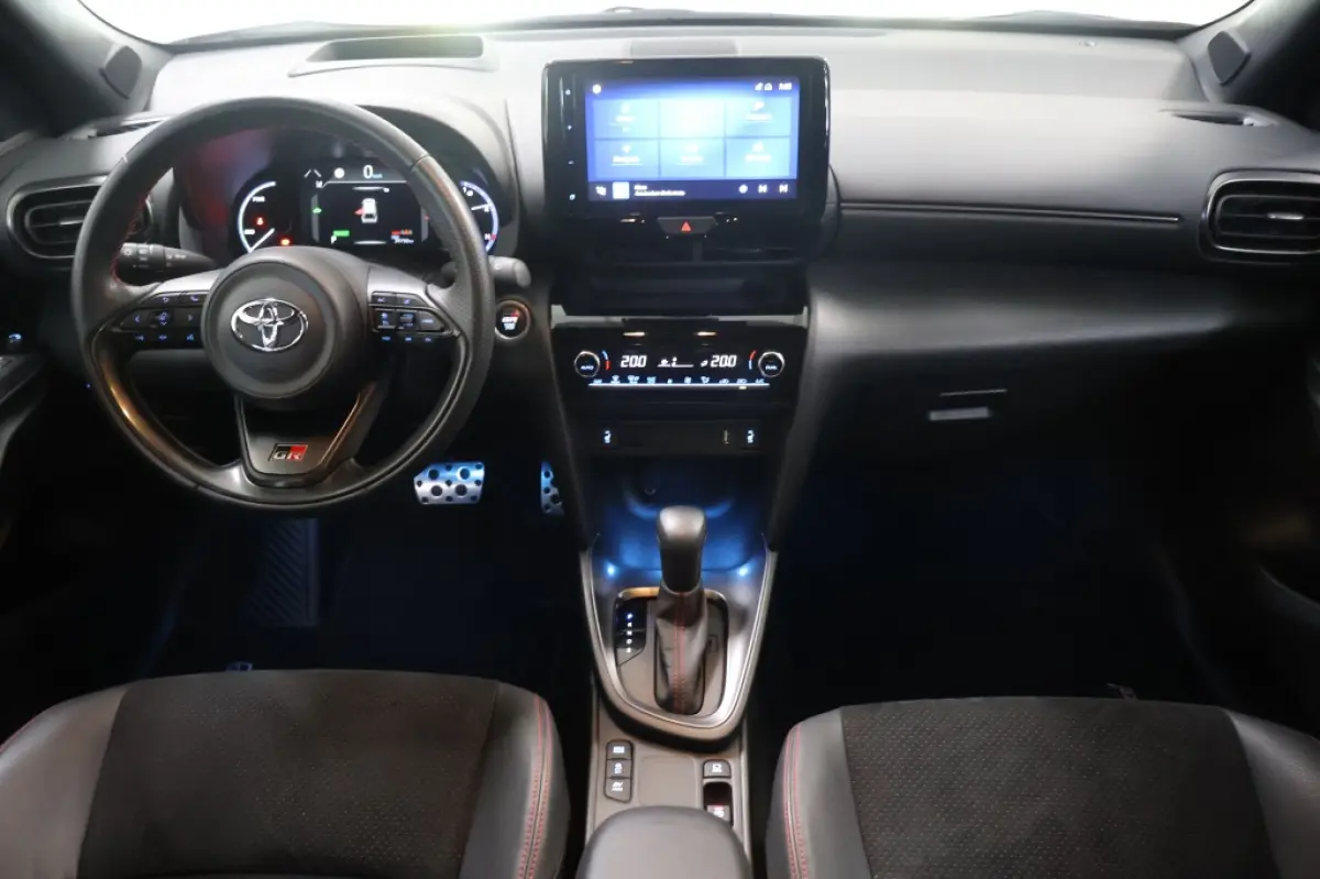 1.5 Hybrid GR Sport | Two-Tone | HUD