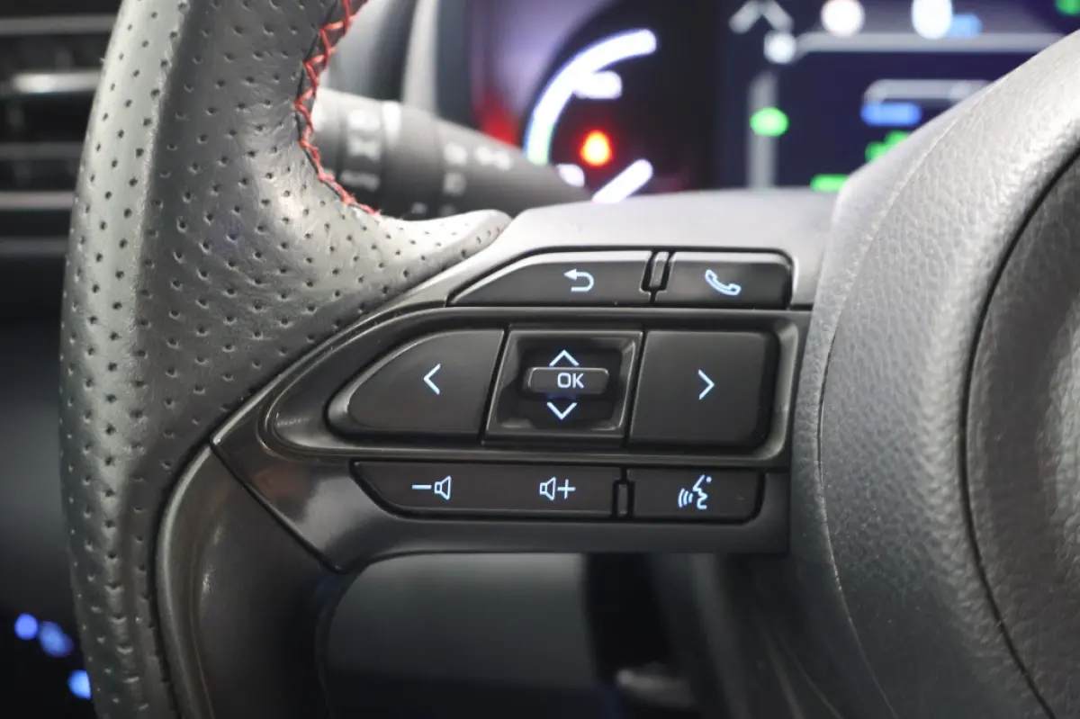 1.5 Hybrid GR Sport | Two-Tone | HUD