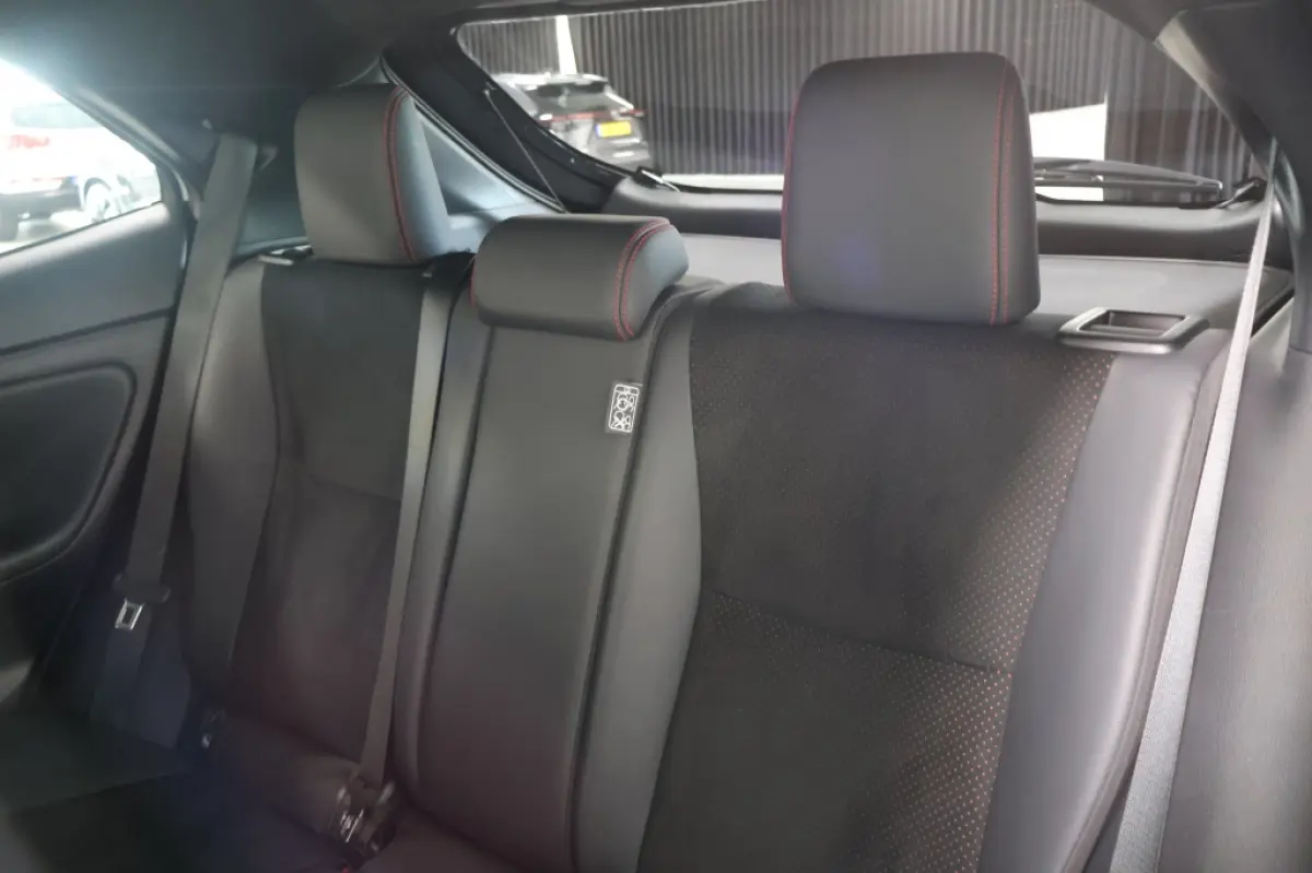1.5 Hybrid GR Sport | Two-Tone | HUD