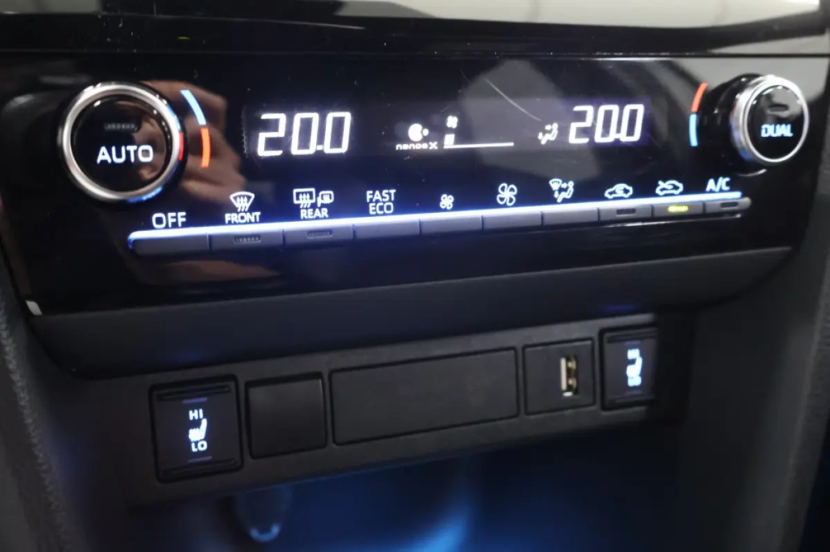 1.5 Hybrid GR Sport | Two-Tone | HUD