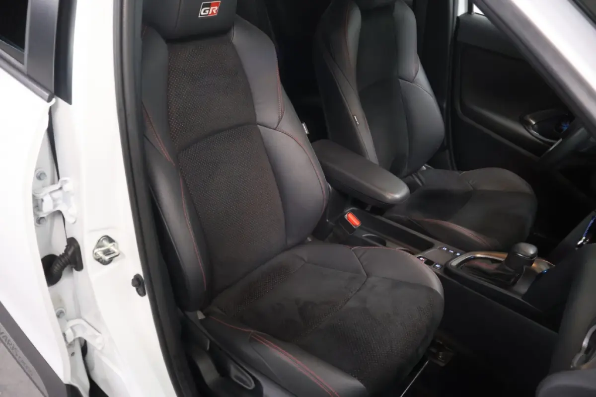 1.5 Hybrid GR Sport | Two-Tone | HUD