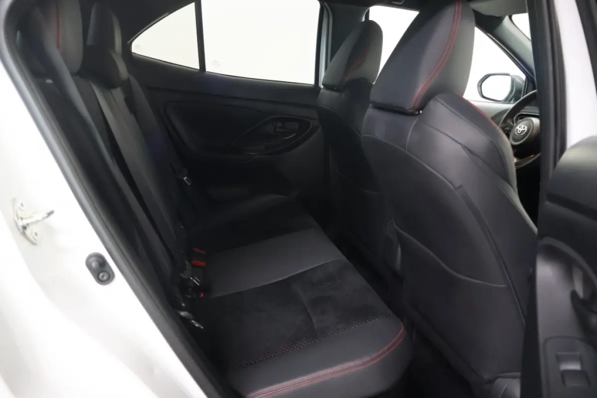 1.5 Hybrid GR Sport | Two-Tone | HUD