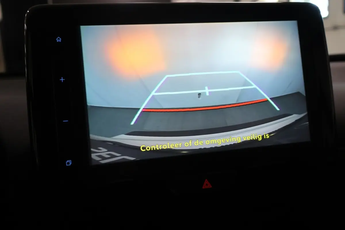 1.5 Hybrid GR Sport | Two-Tone | HUD