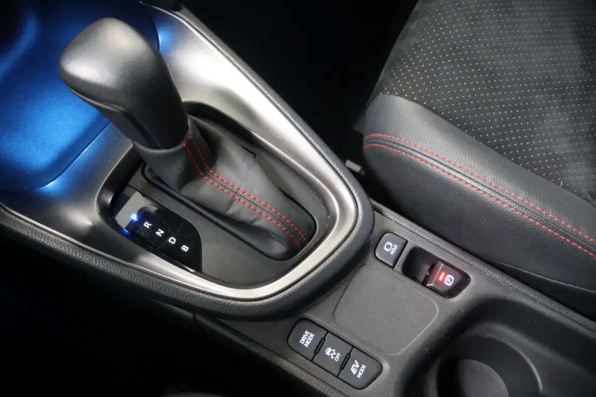 1.5 Hybrid GR Sport | Two-Tone | HUD